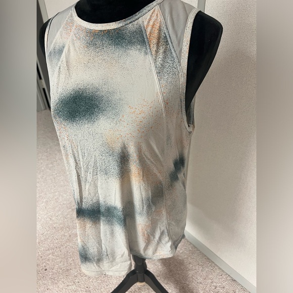 Lululemon camo spray sculpt tanktop - Picture 9 of 9
